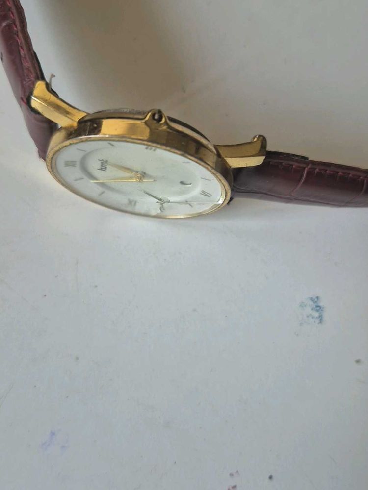 Elegant Gold Tone Watch