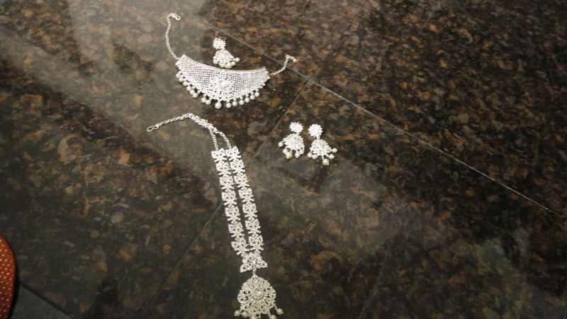 Exquisite Pearl &amp; Crystal Necklace Set