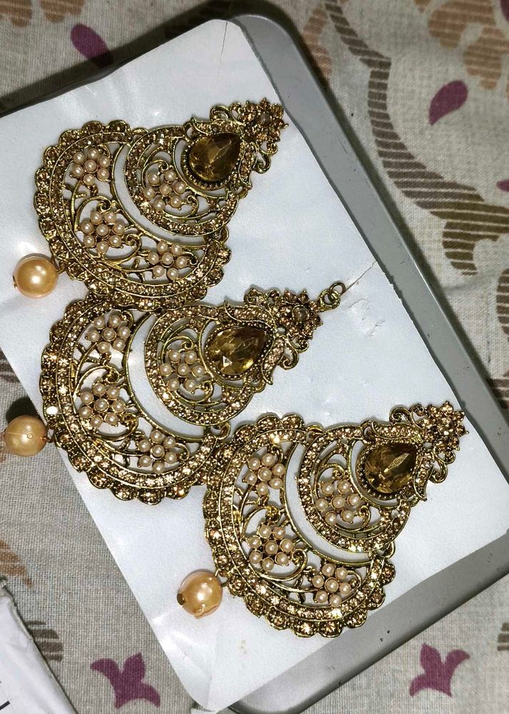 Earings With Mangtika