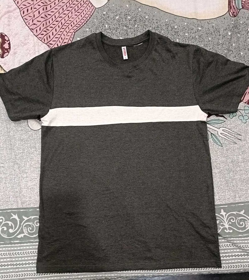 Men's Dark Grey T-Shirt with White Stripe M size
