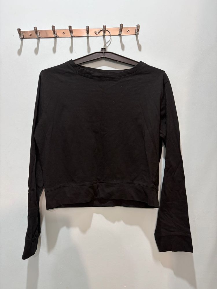 Solid Black Long Sleeve Cropped Top