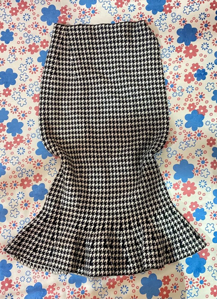 Houndstooth Pattern Skirt