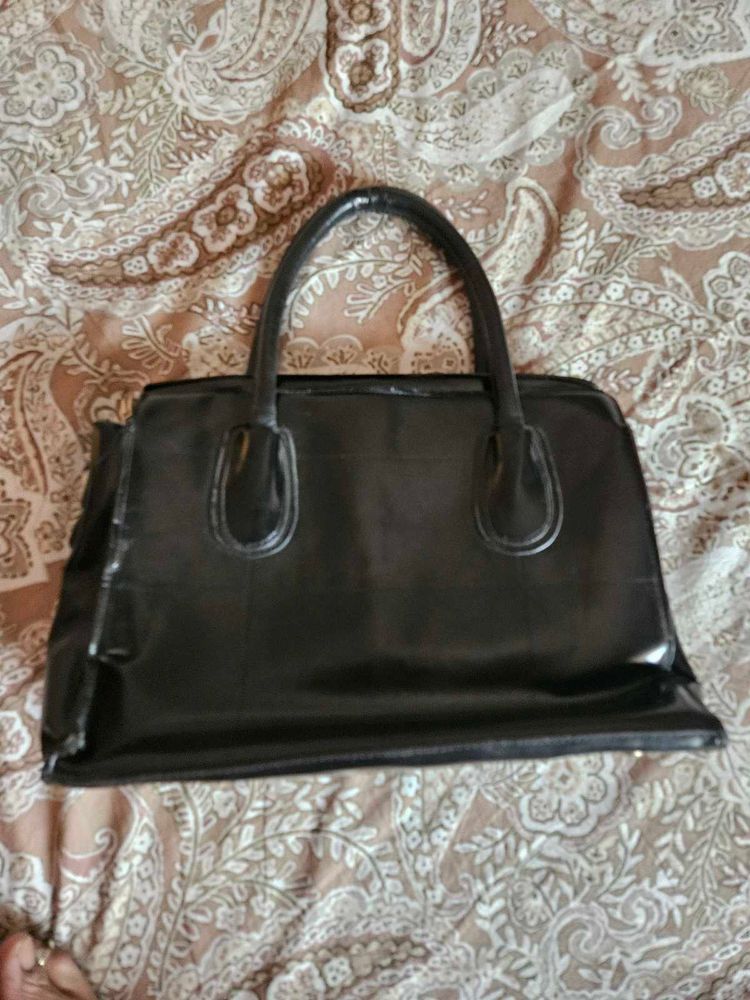 Versatile Black Handbag