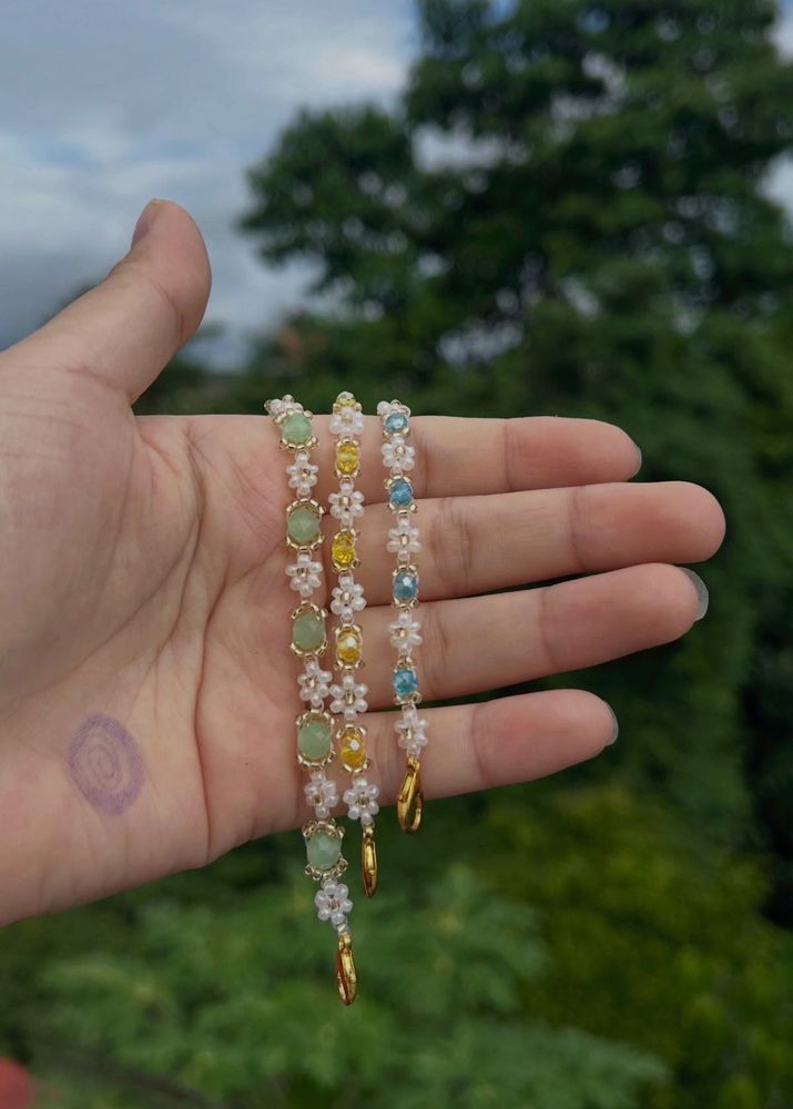 beaded floral bracelet 🌷