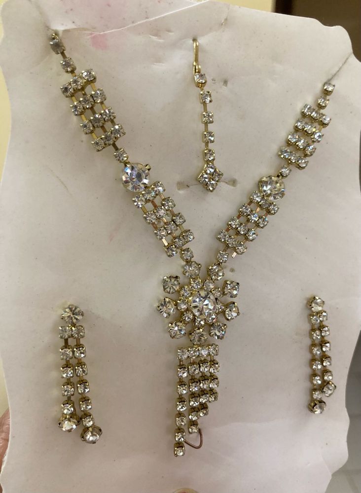Stunning Rhinestone Jewellery Set