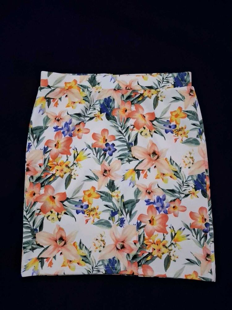Chic Floral Print Mini Skirt