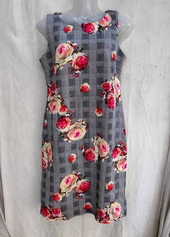 6029. Chic Rose Print Sleeveless Dress