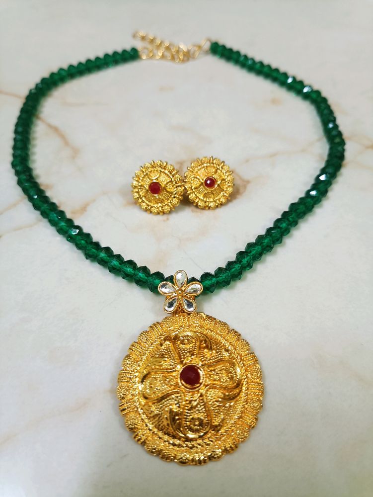 Beautiful Green Diamond Cut Beads Necklece Set