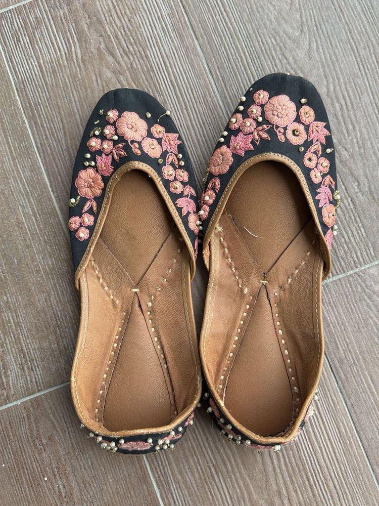 Embroidered Jutti Flats - Size Unknown