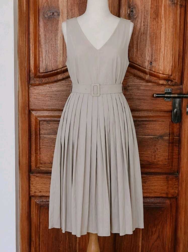 Ann Story V-Neck  pleated korean dress