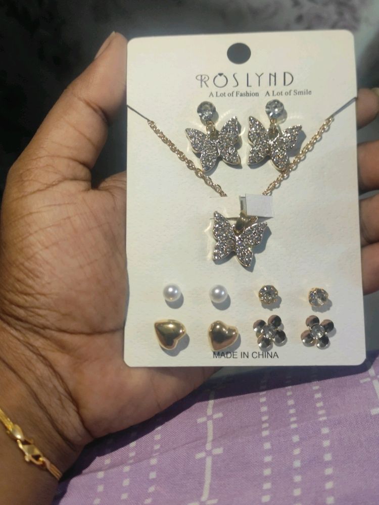 🔥Big Billion Offers 🔥 Hools Butterfly Chain With