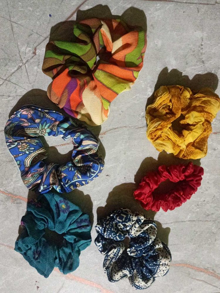 Set of 6 Stylish Scrunchies