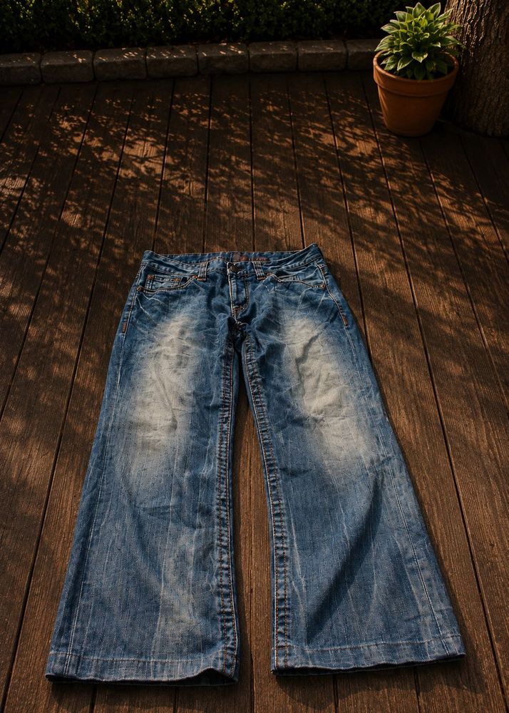 Distressed Wide Leg Jeans
