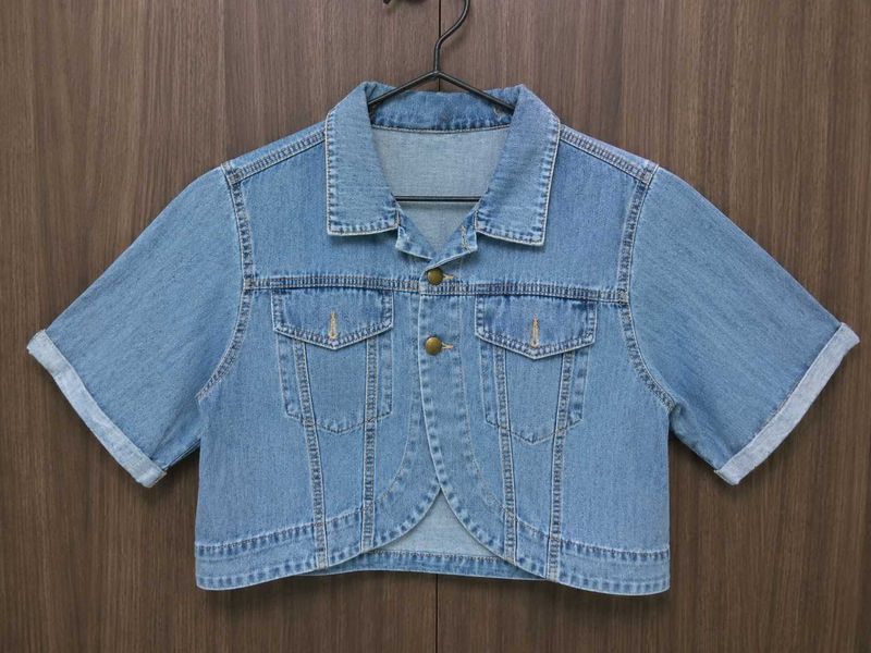 Stylish Cropped Denim Top