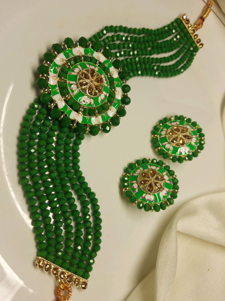Beautiful Meenakari Chokar with gorgeous studs 👌�