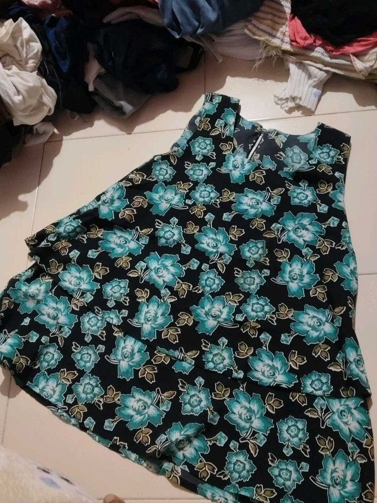 Floral Print Sleeveless Top