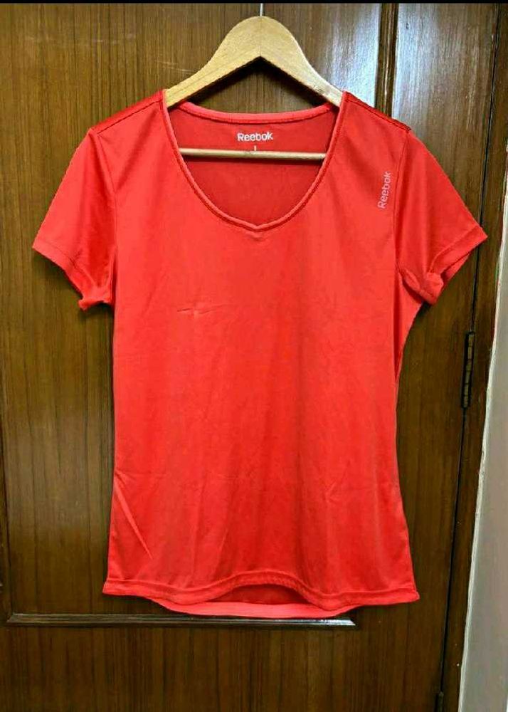 🆕Reebok Orange V-Neck T-Shirt