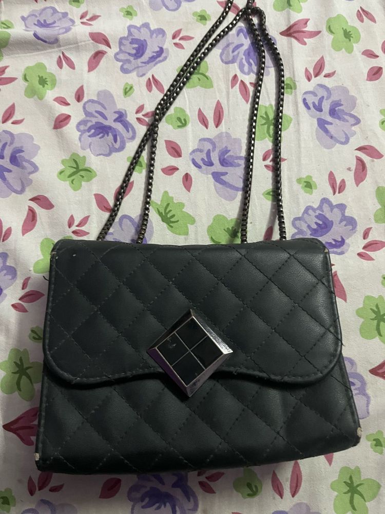 Chic Black Quilted Crossbody Bag