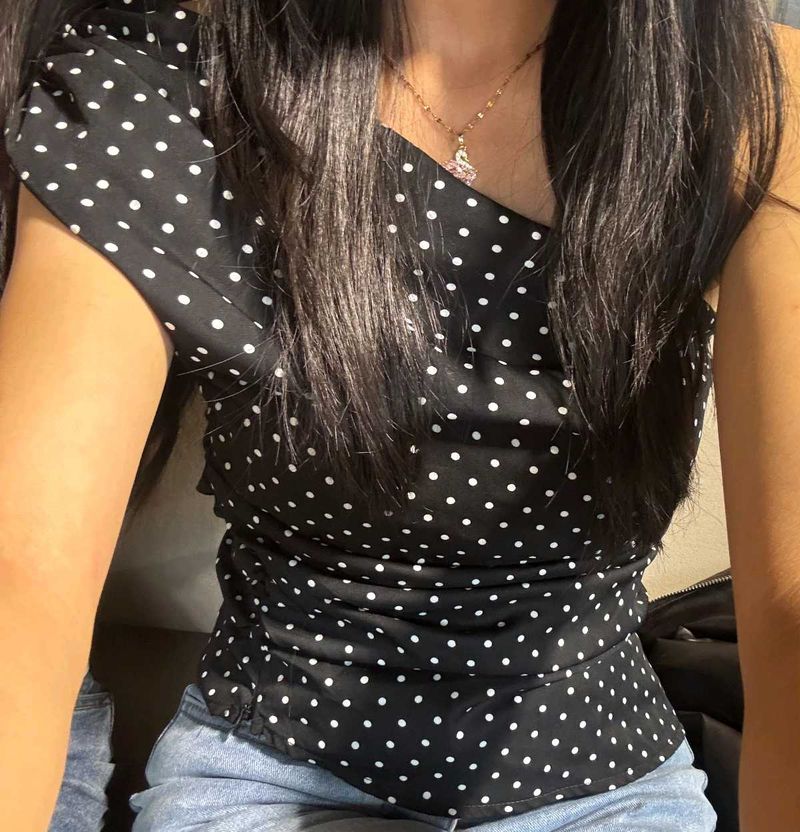 Chic Black Polka Dot One-Shoulder Top
