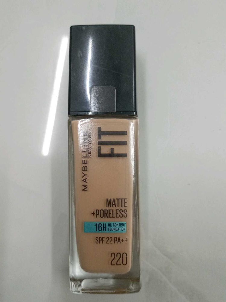 Maybelline Fit Me Matte Foundation 220