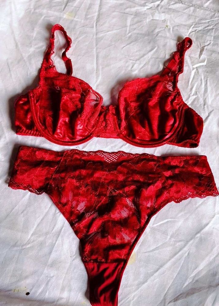 Lace Bra and Panty Set
