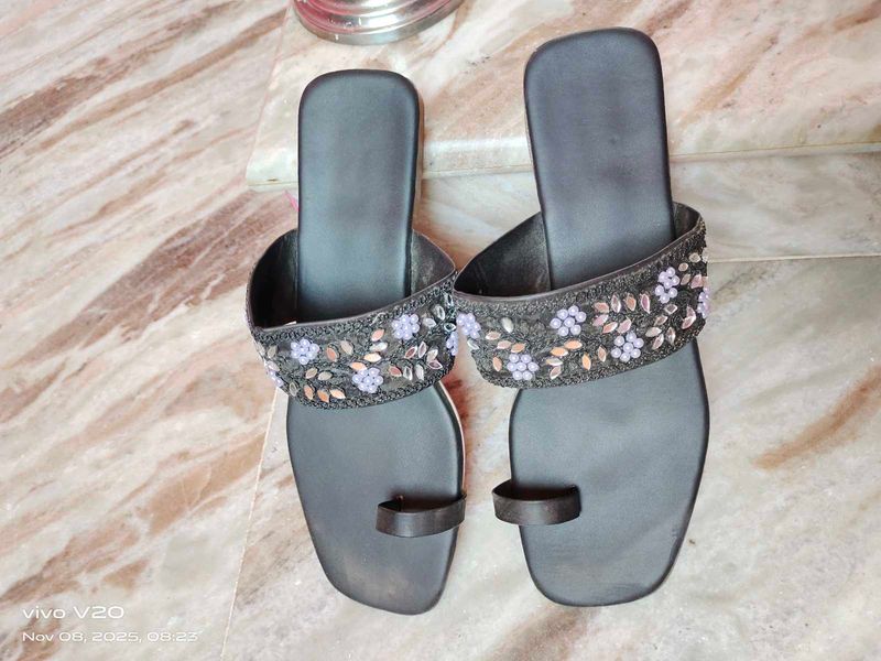 Embellished Toe Ring Sandals