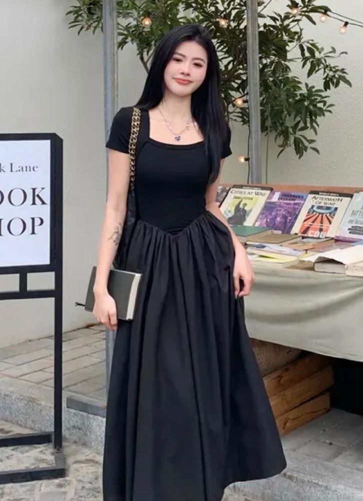 Chic Black Square Neck Midi Dress