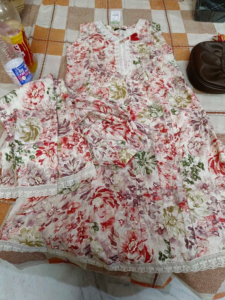 new with tag Beautiful Floral Kurta Set