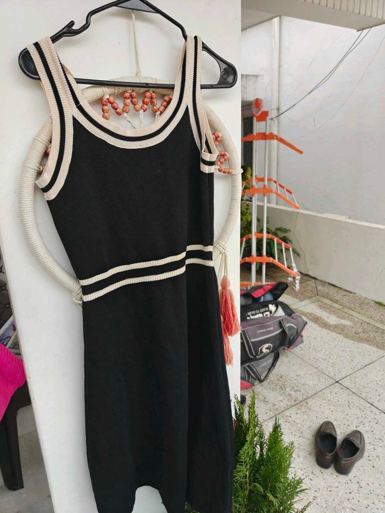 Black Sleeveless Bodycon Dress