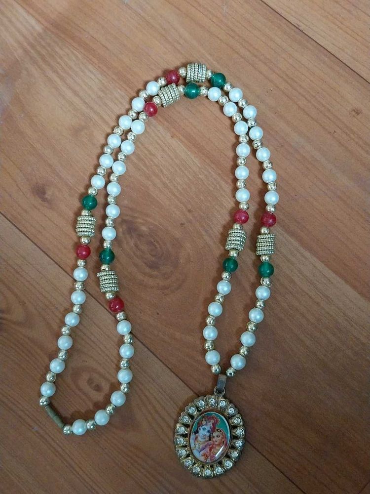 Elegant Beaded Necklace with Pendant