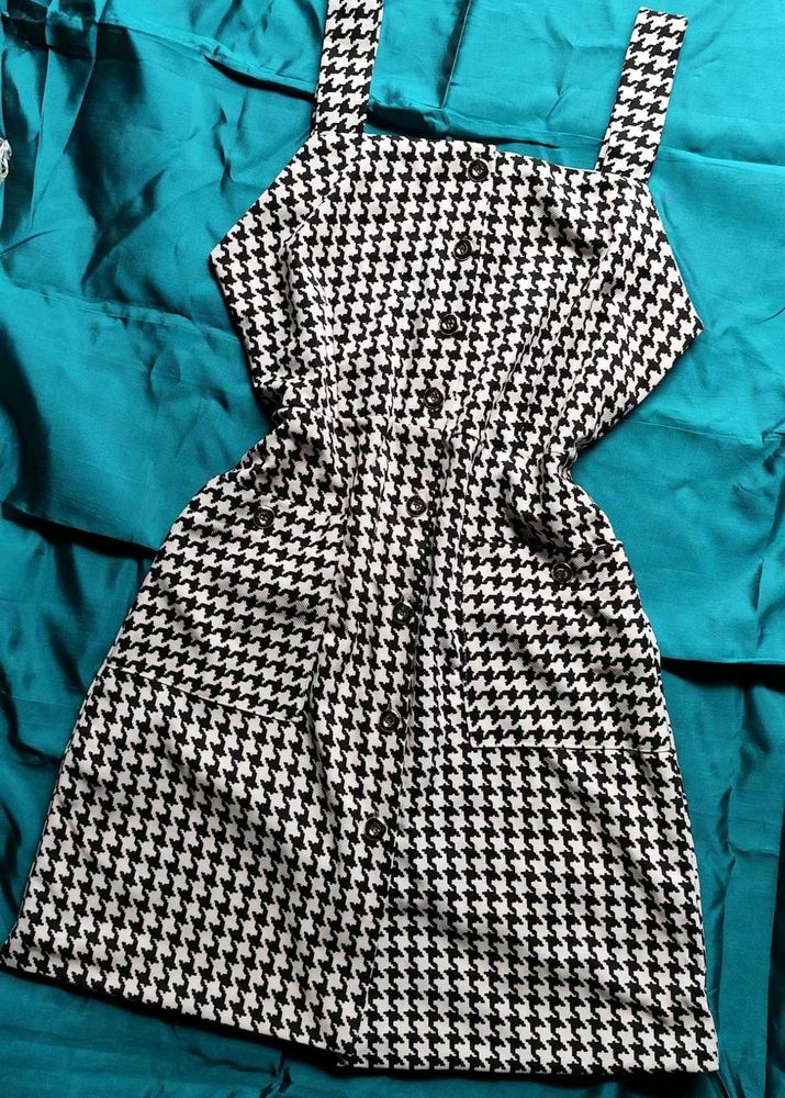 Houndstooth Button-Front Dress 👗✨
