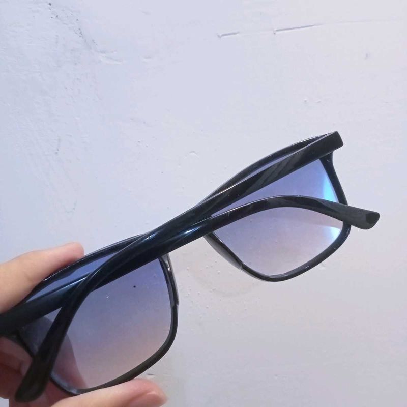 Stylish Black Frame Gradient Sunglasses