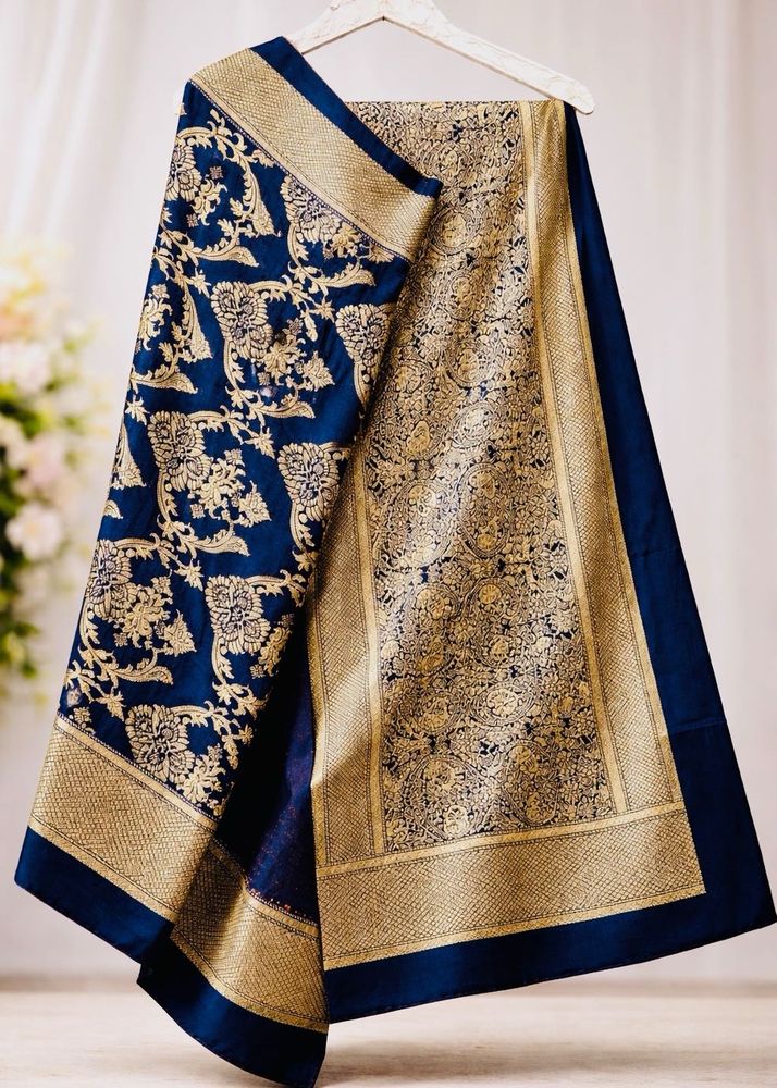 Elegant Navy Blue &amp; Gold Dupatta