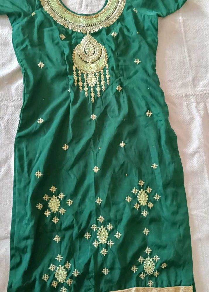 Beautiful Green Embroidered Kurta Set