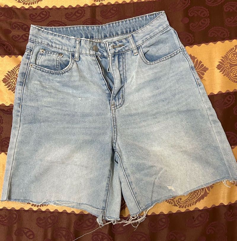Savana Light Wash Cut-Off Shorts