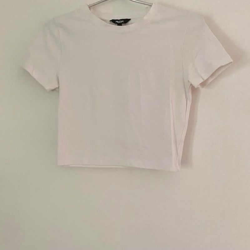 nuon Essential white tee