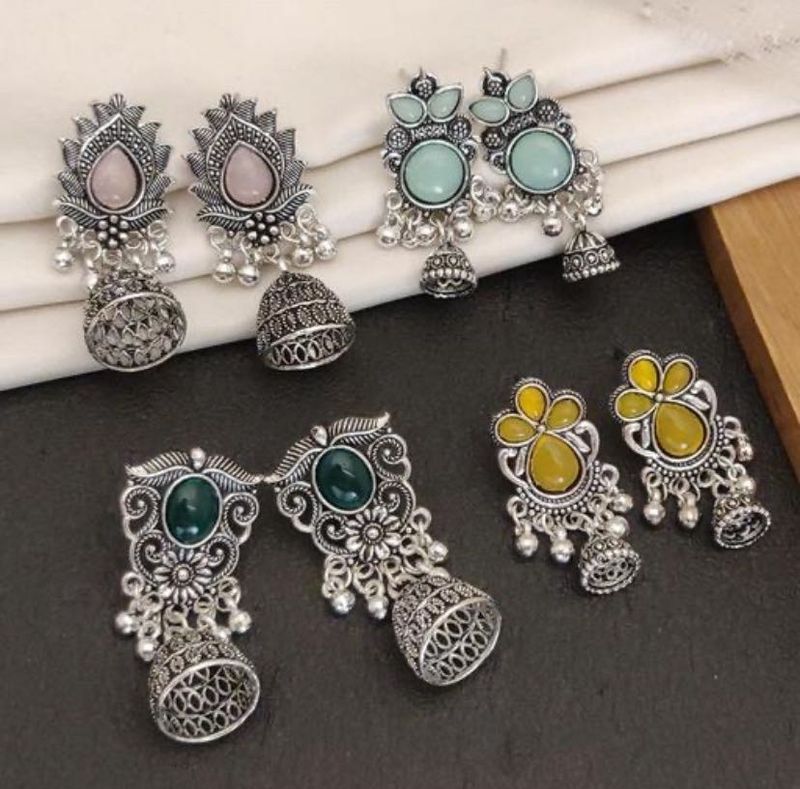 SALE ON  🙋🏻‍♀️Pack Of 4 Earrings