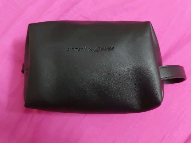 SwissUnisex Black Leather Dopp Kit Pouch