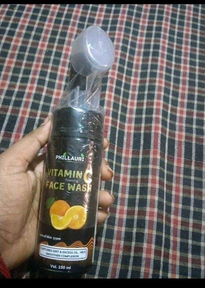 Phillauri Vitamin C Foaming Face Wash