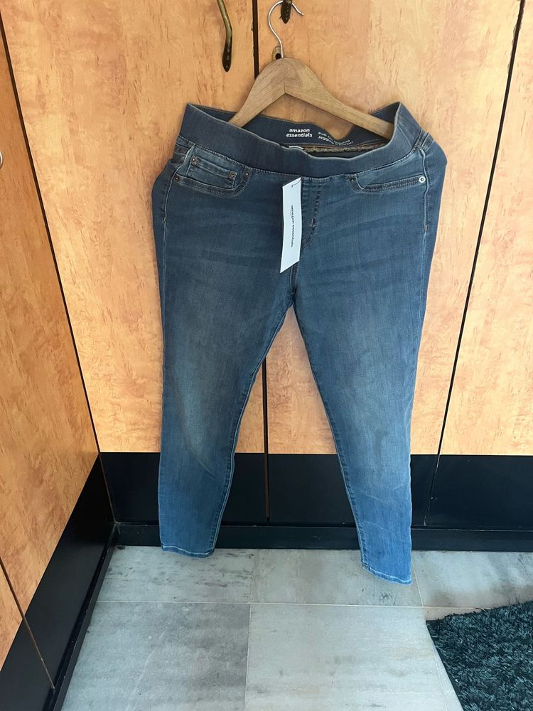 New amazon basics Comfortable Women's Blue Jeans