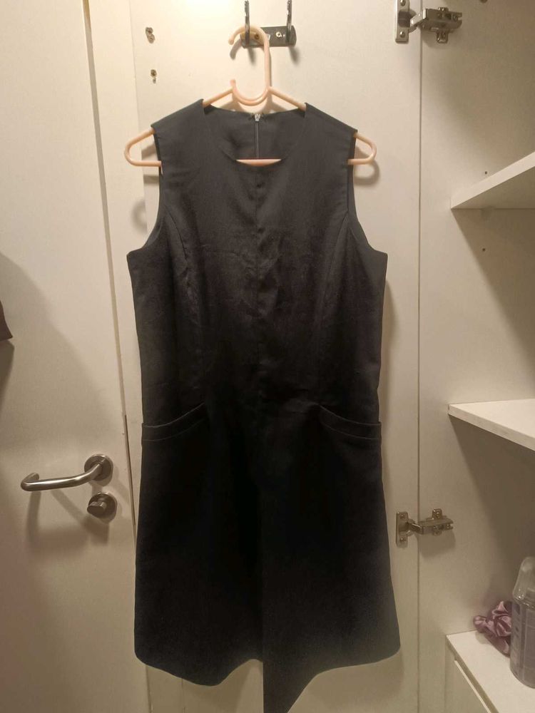 Chic Black Sleeveless Dress