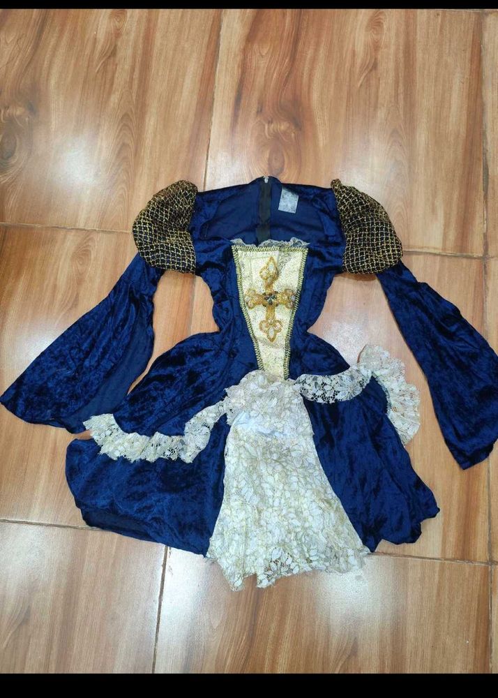 Elegant Blue &amp; Gold Medieval Gowns