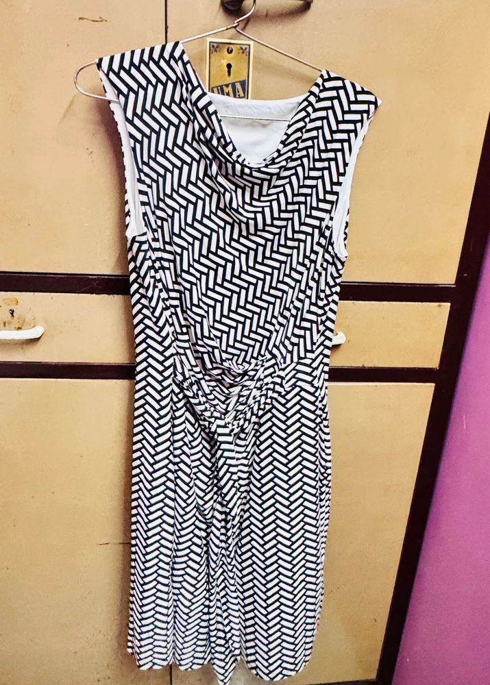 Chic Black &amp; White Geometric Print Dress