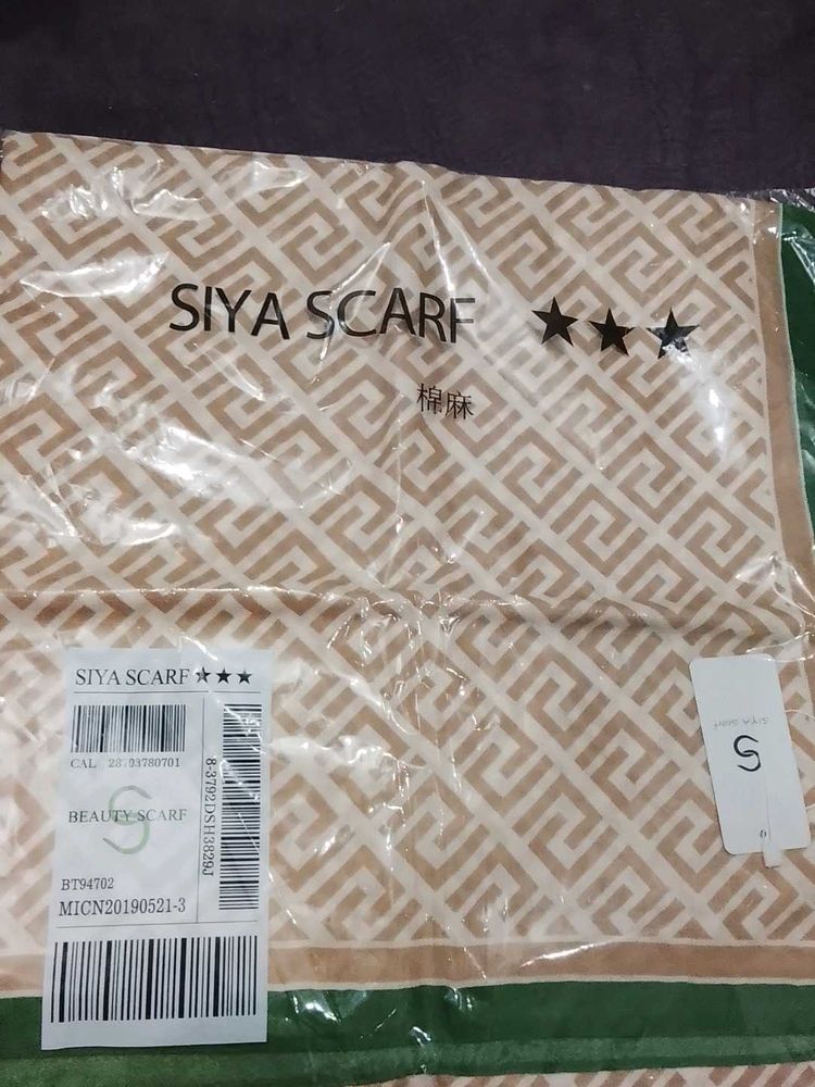 SIYA SCARF - Elegant Geometric Pattern
