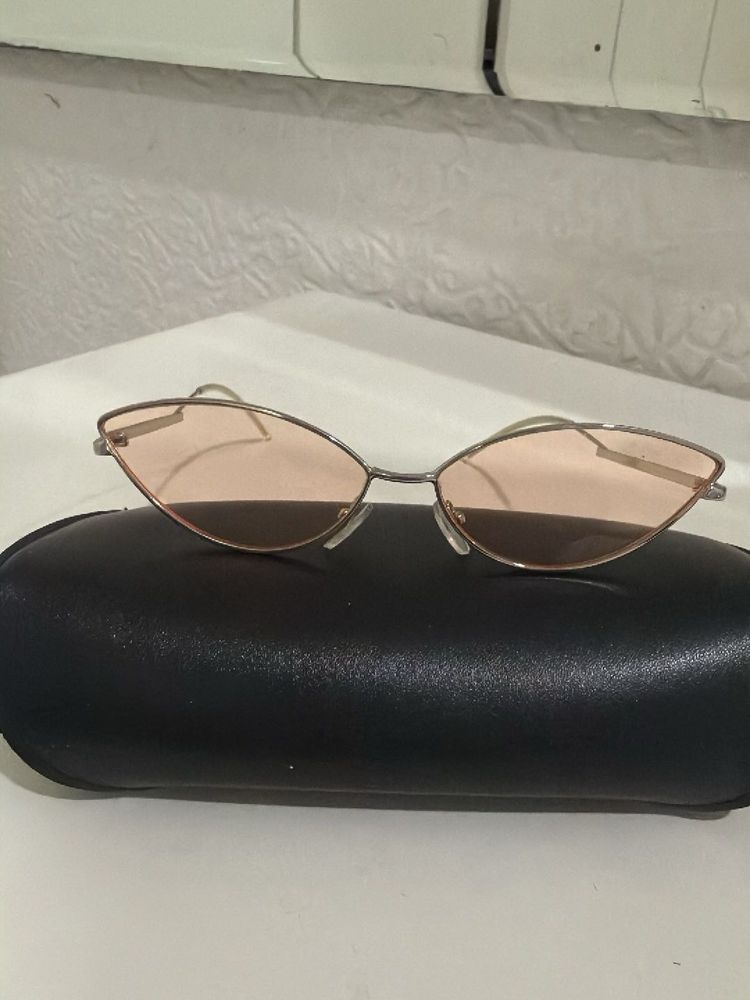 Chic Pink Cat-Eye Sunglasses