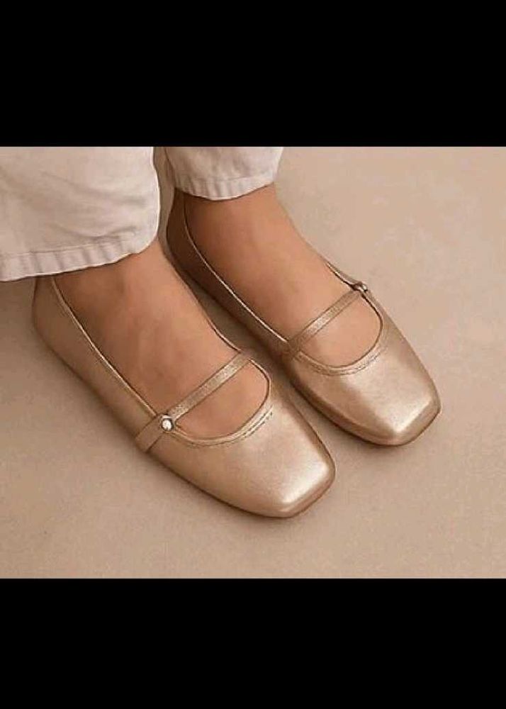 Women Flat Footwear
