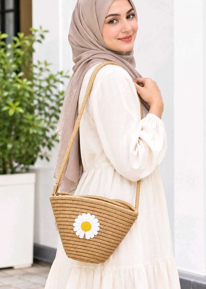 Straw Crossbody Bag with Daisy Detail