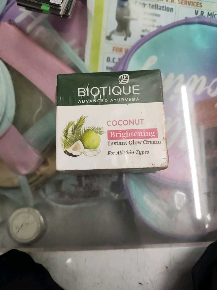 Biotique Coconut Brightening Instant Glow Cream