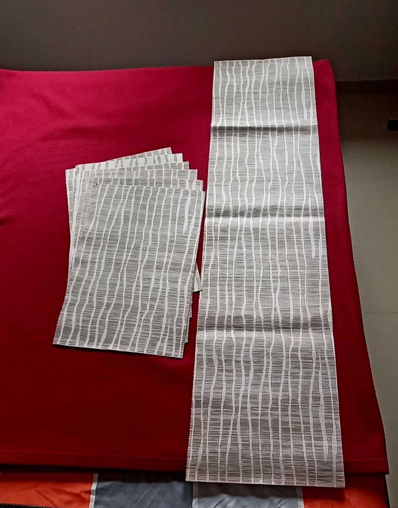 Set Of 6 Table Mat &amp; 1 Runner