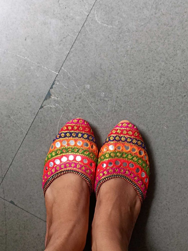 Embroidered Mirror Work Juttis